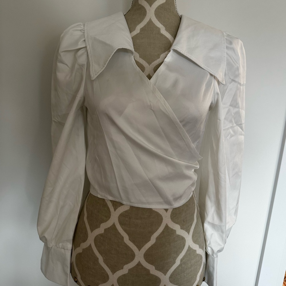 Brand new never worn white wrap top with a beautiful bow tie back